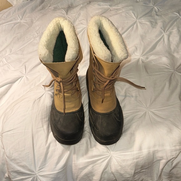 Sorel Shoes - Women’s size 9 sorrel boots in great condition !!